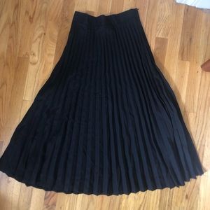 long pleated skirt reminds me of Stevie nicks